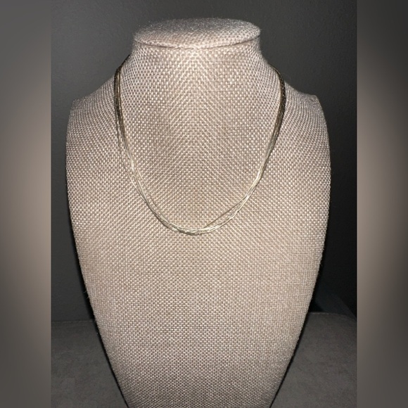 Running bear liquid silver choker style necklace - Picture 4 of 14